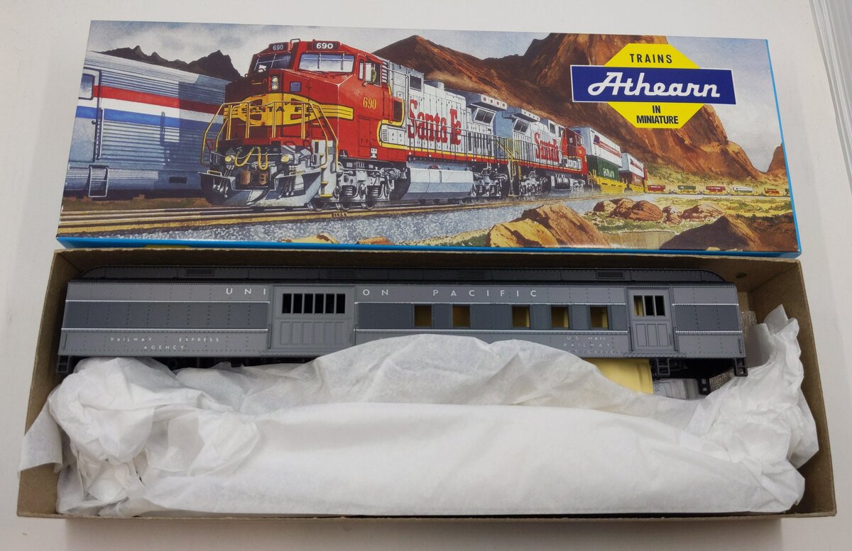 Athearn 2411 HO Scale UP Union Pacific Overland RPO Passenger Car Kit
