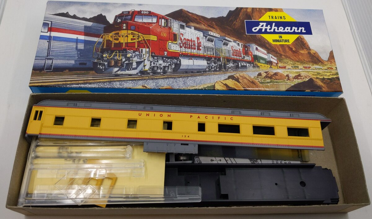 Athearn 2490 HO Union Pacific Yellow Std Observation Car Kit
