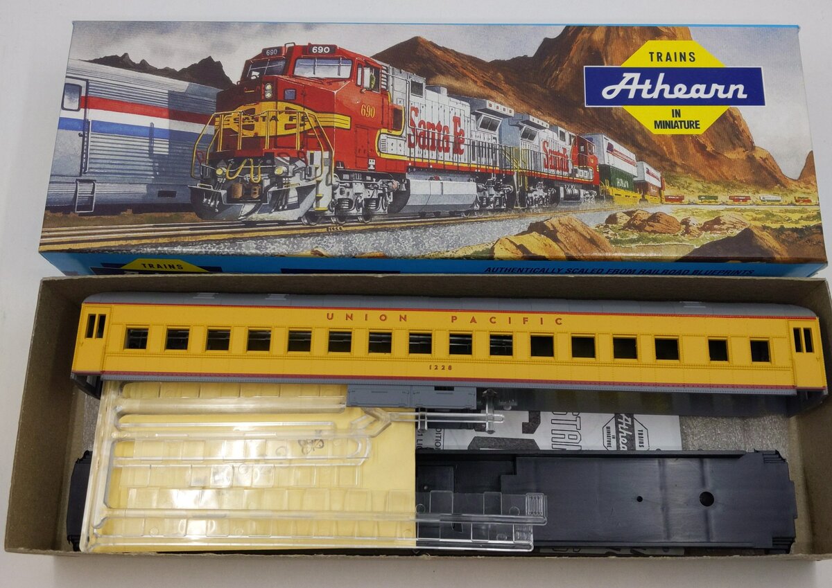 Athearn 2450 HO UNION PACIFIC 71' COACH KIT