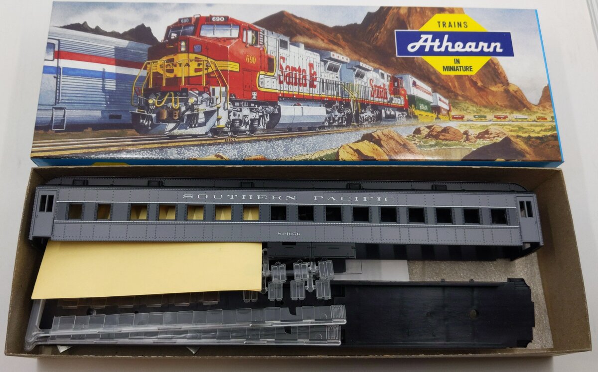 Athearn 2429 HO Kit Standard Coach w/Clerestory Roof Southern Pacific