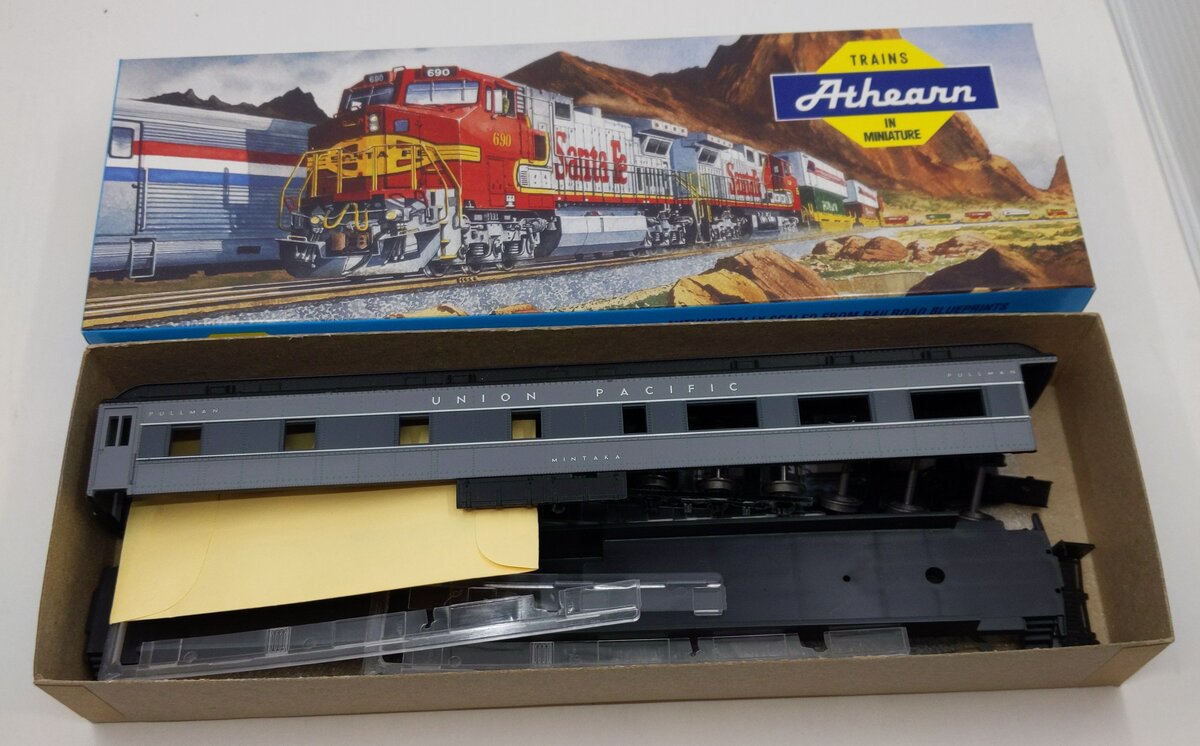 Athearn 2491 HO Union Pacific observation Coach Kit