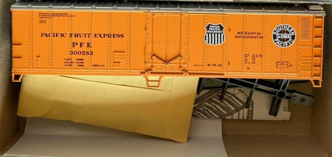Athearn 2364-1 HO Bev-Bel Pacific Fruit Express 50' Smooth-Side Reefer Kit