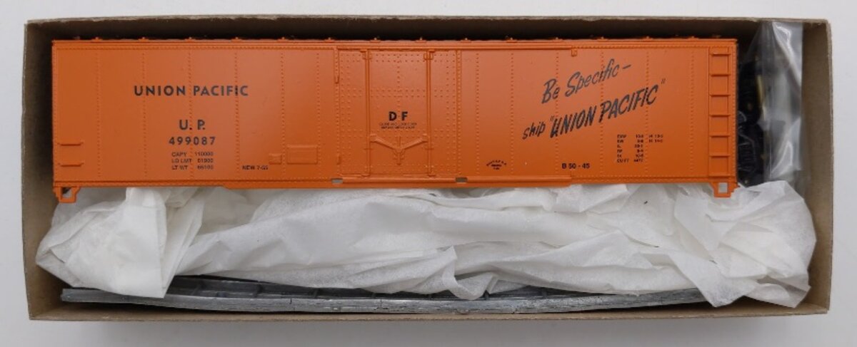 Roundhouse 07954 HO Scale Union Pacific 50' Plug Door Boxcar # 499087 Kit