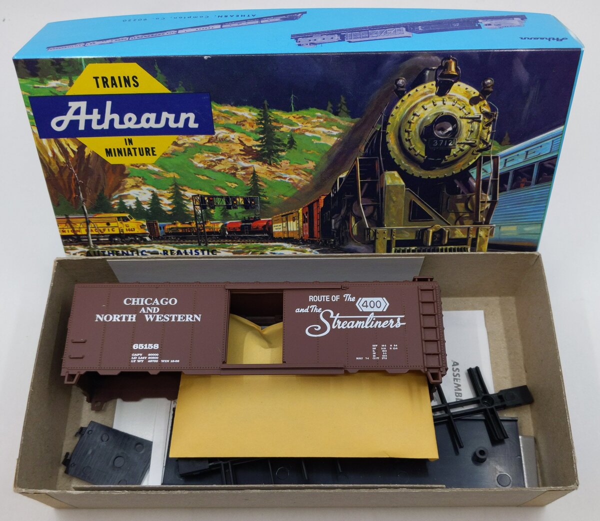 Athearn 5003 HO Chicago & North Western 40' Boxcar Kit #65158
