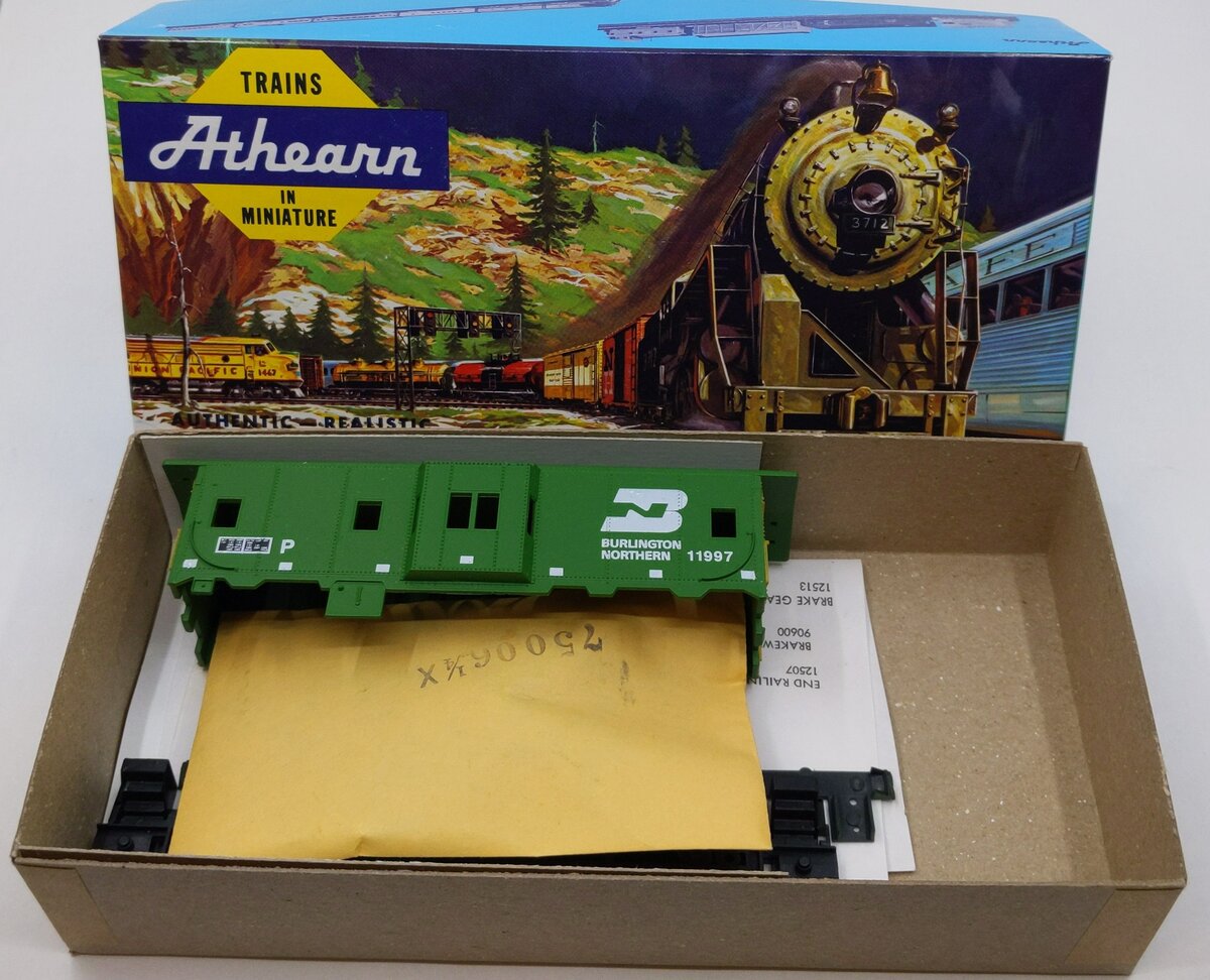 Athearn 263 HO Burlington Northern Bay Window Caboose Kit #11997
