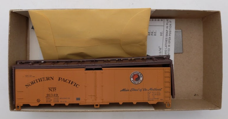 Athearn 5028 HO HO Scale Northern Pacific Boxcar # 91349 Kit