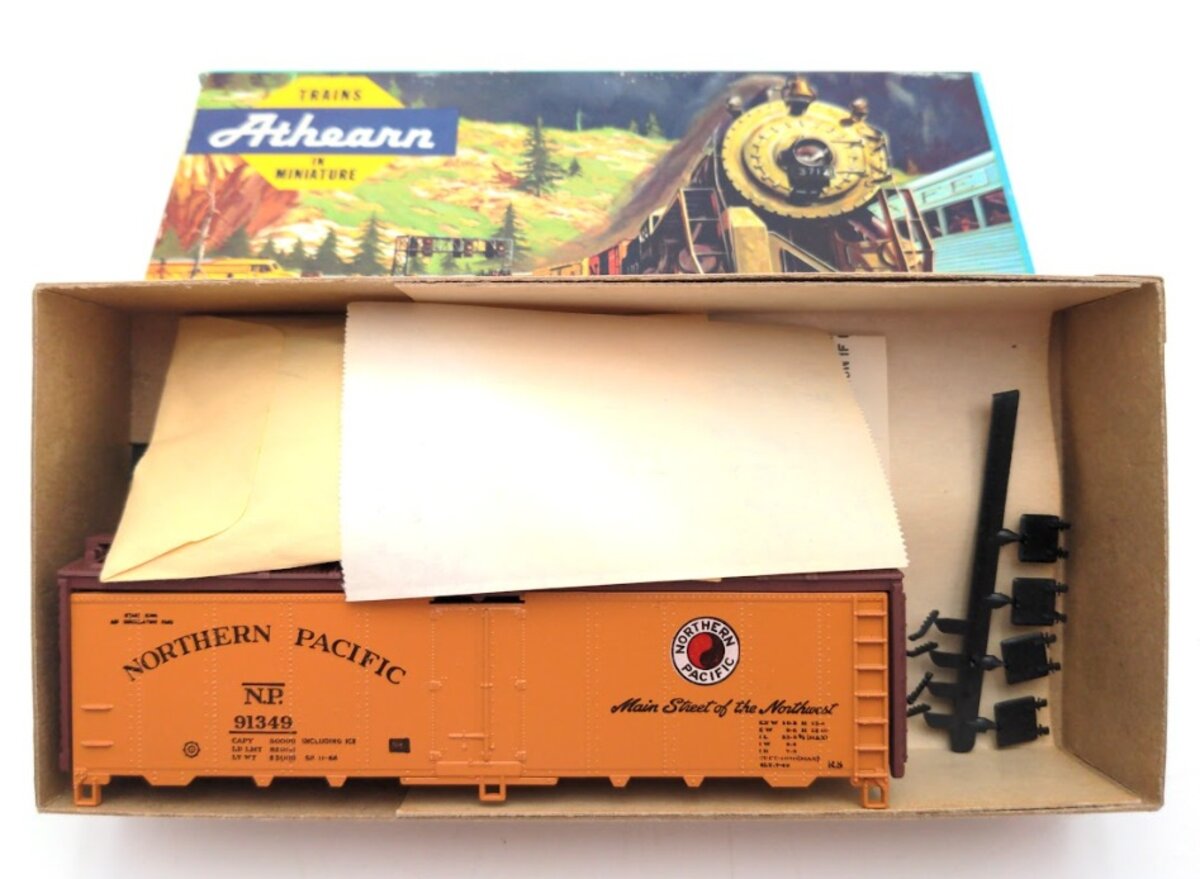 Athearn 5028 HO HO Scale Northern Pacific Boxcar # 91349 Kit