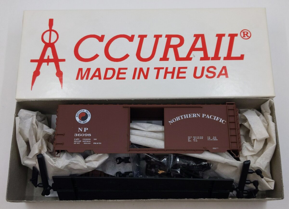 Accurail 3348 HO Northern Pacific PS-1 Steel Boxcar Kit #36098
