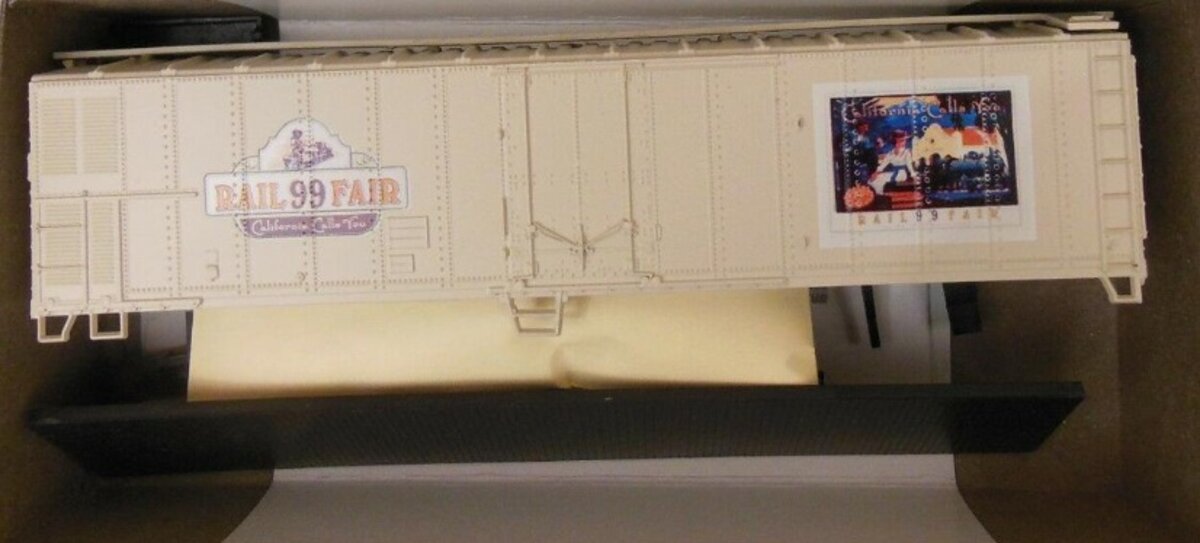 Athearn 1999 HO Rail 99 Fair 50' Plug Box Car Kit