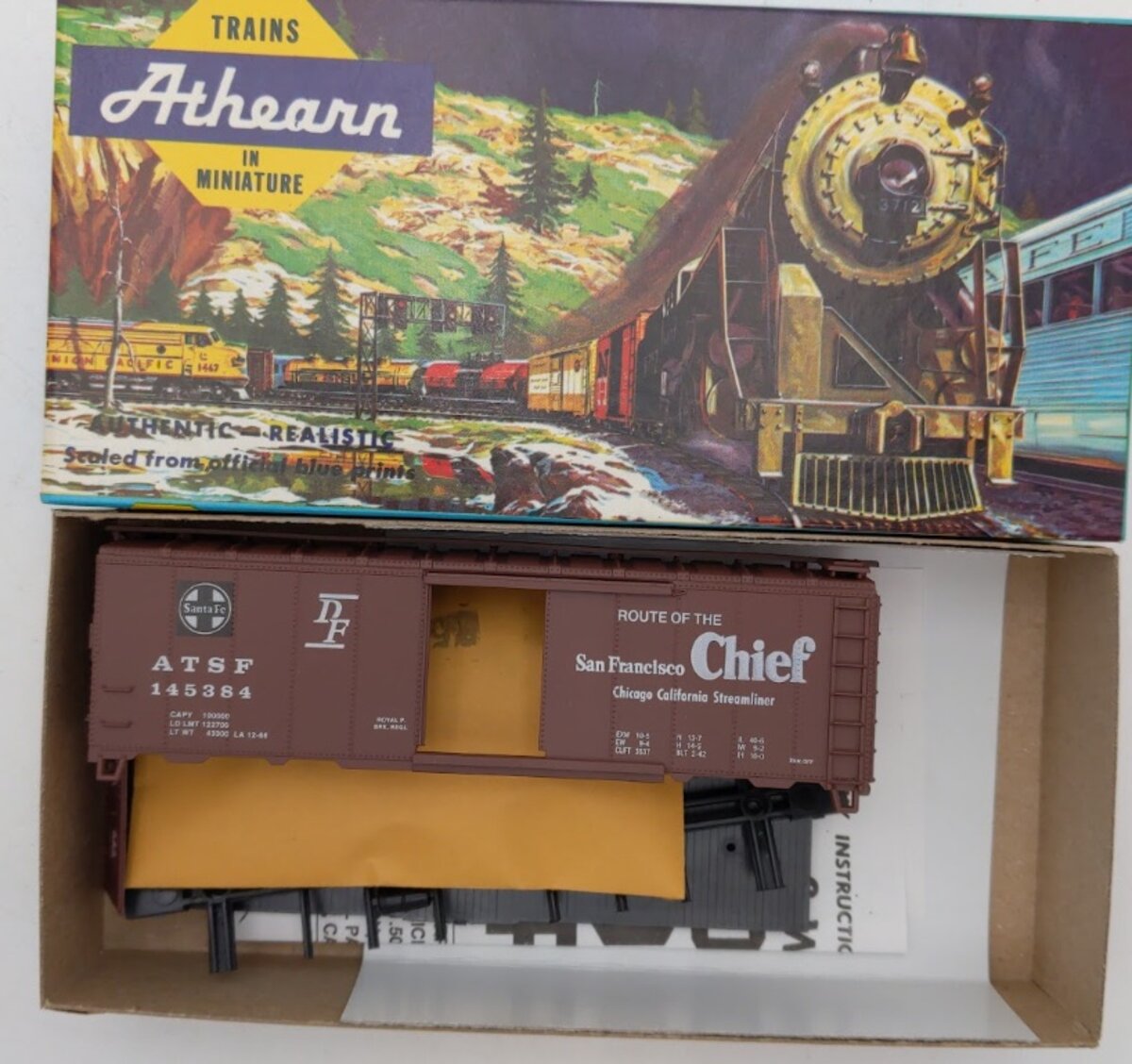 Athearn 5018 HO Scale ATSF San Francisco Chief 40' Boxcar # 145384 Kit