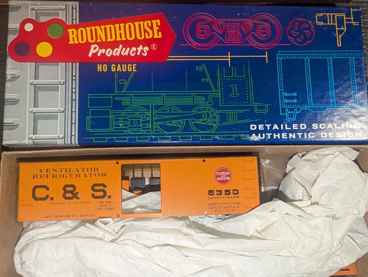 Roundhouse 3100 HO Orange 36' Colorado&Southern 36' Ventilated Box Car #8350 Kit