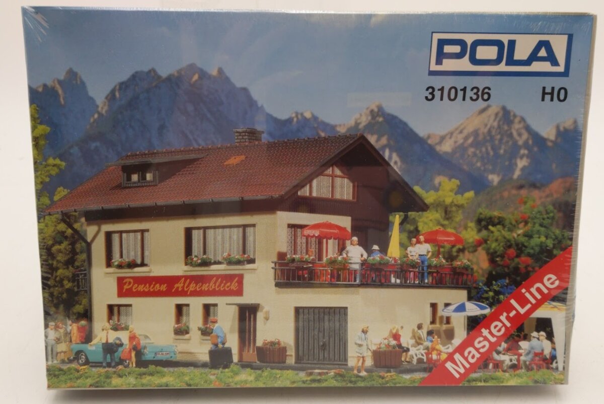 Pola 310136 HO Scale Master-Line Guest House Building Kit
