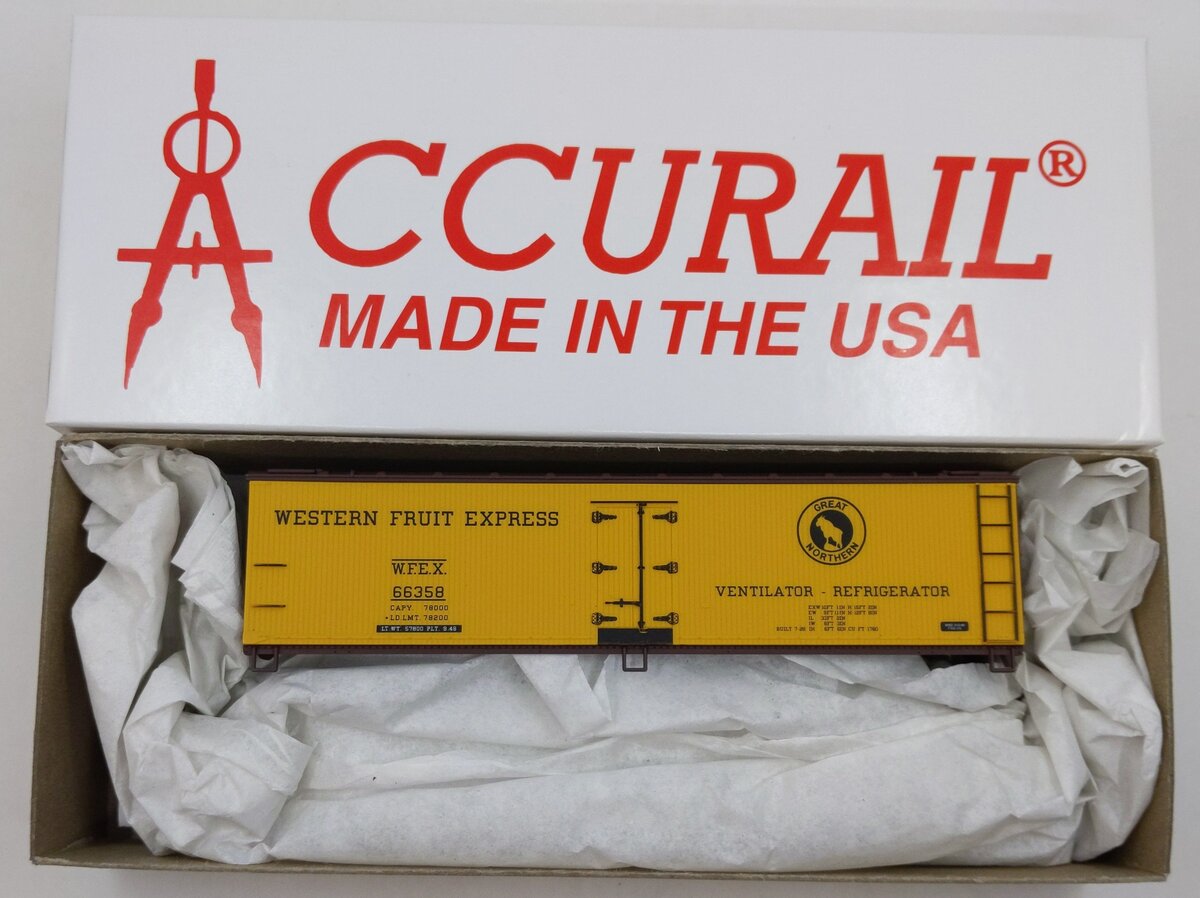 Accurail 3371 HO Great Northern WFE 40' Wood Reefer Kit