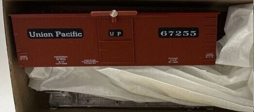 Roundhouse 07914 HO Scale Union Pacific Old Time Boxcar Black Boxes # 67255 Kit
