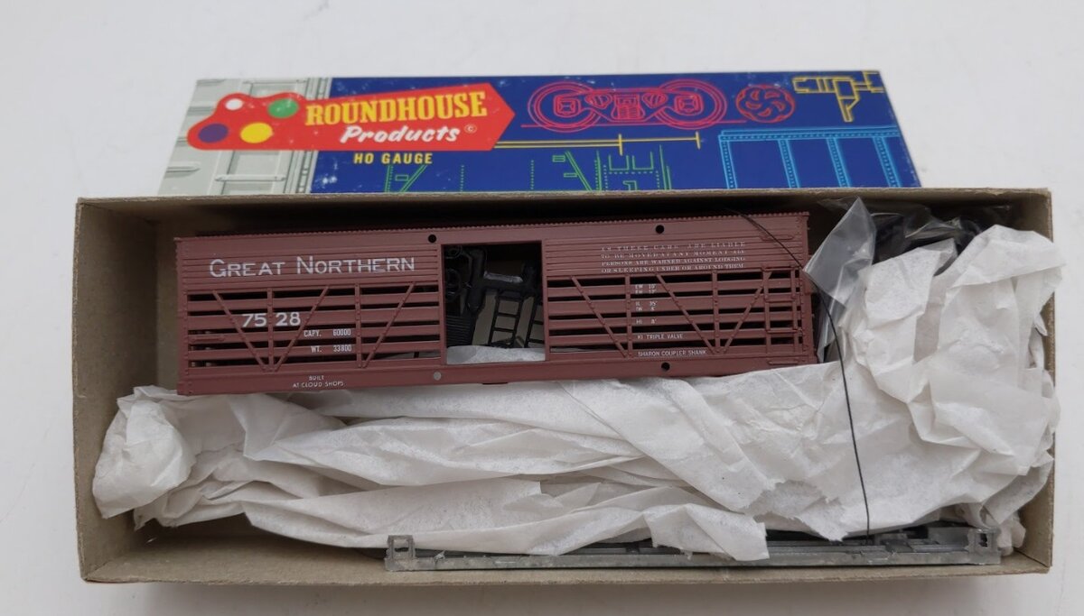 Roundhouse 3263 HO Great Northern 36' Stock Car Kit