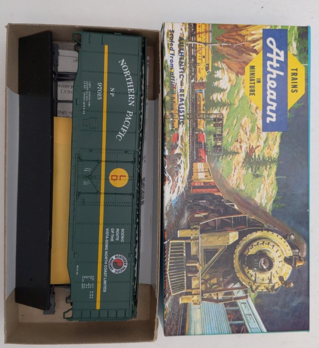Athearn 196 97015 Northern Pacific 50’ Plug Door Boxcar  Kit