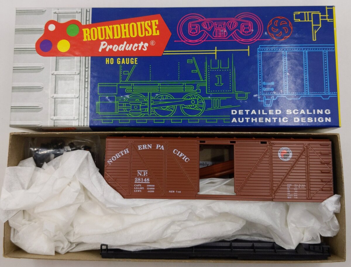 Roundhouse 7869 HO Northern Pacific 40' Truss-Side Boxcar Kit