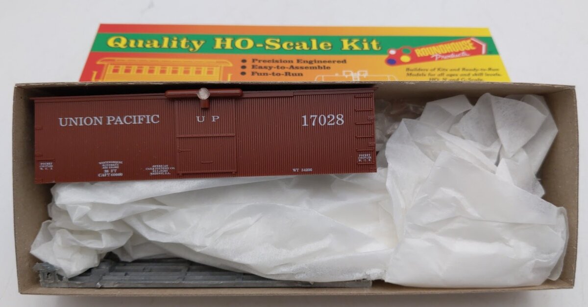 Roundhouse 07917 HO Scale Union Pacific 36' Old Time Box Car # 17028 Kit