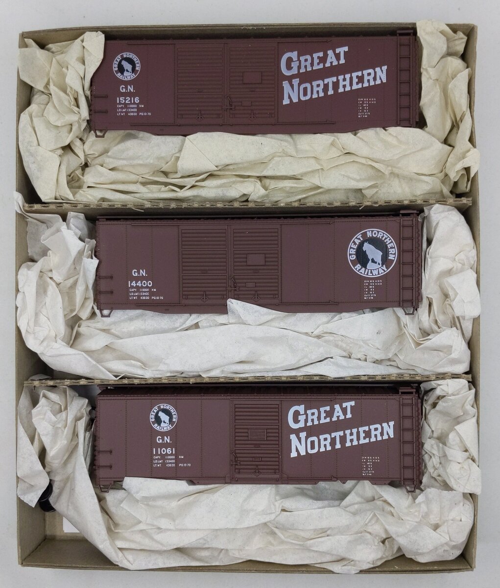 Accurail 3310 HO Scale Great Northern Steel 40' Boxcars (Set of 3)