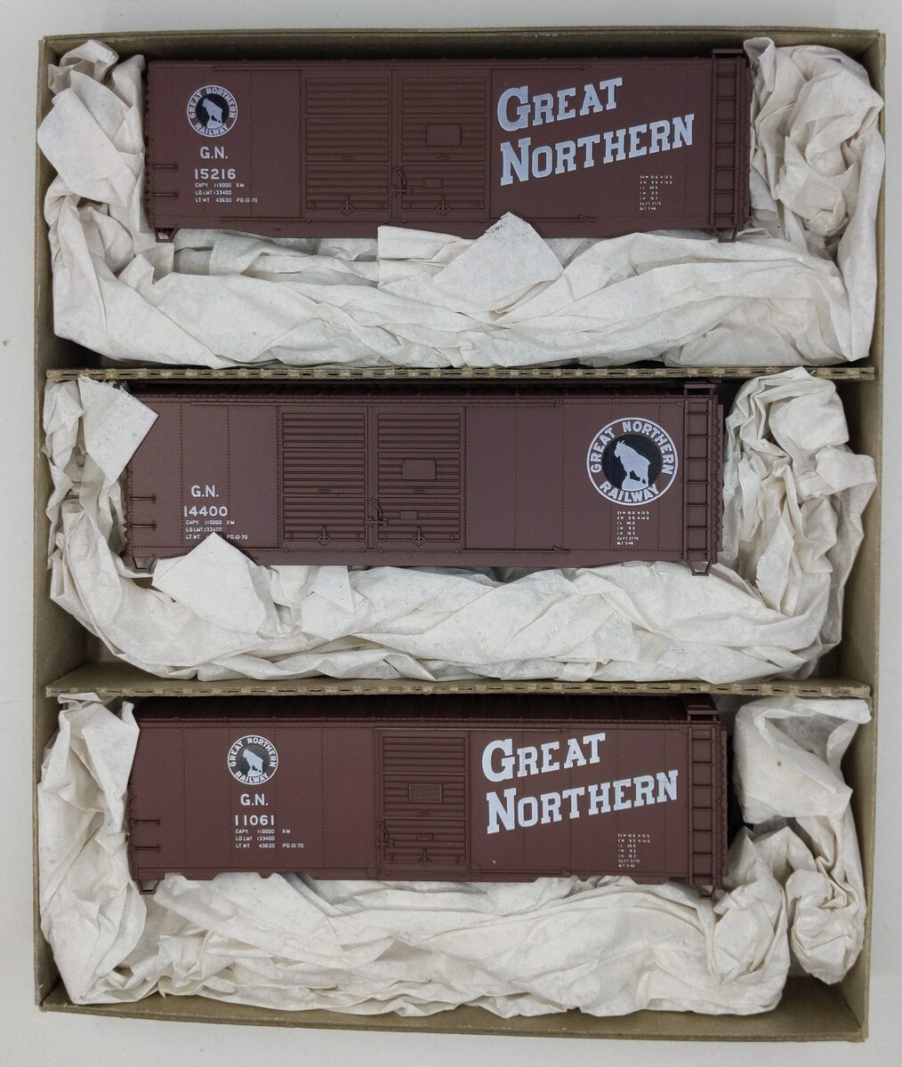 Accurail 3310 HO Scale Great Northern Steel 40' Boxcars (Set of 3)