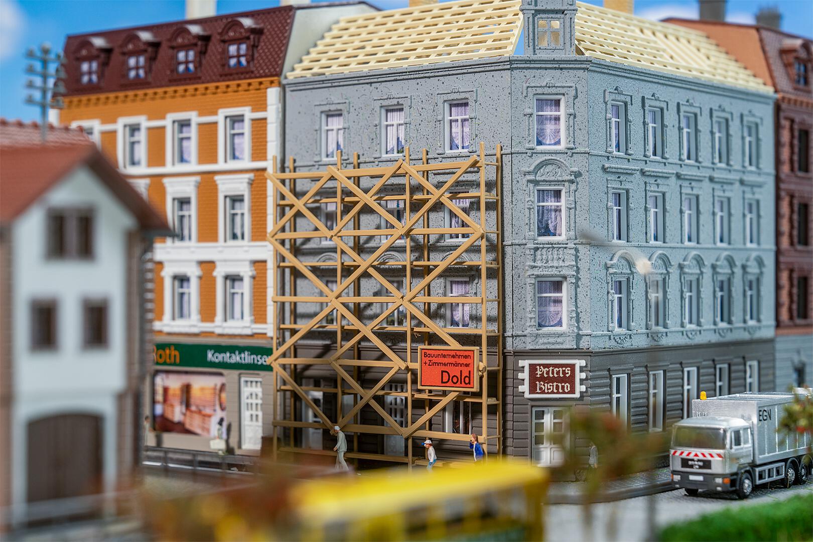 Faller 232166 N Townhouse Under Reconstruction Building Kit