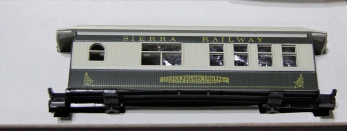 Roundhouse 3728 HO Scale Sierra Railway Overton Old-Time Observation Car Kit