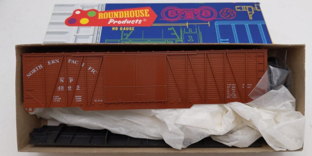Roundhouse 2113 HO Northern Pacific 50' Ext Brace DBL Wood Door Boxcar #4805 Kit