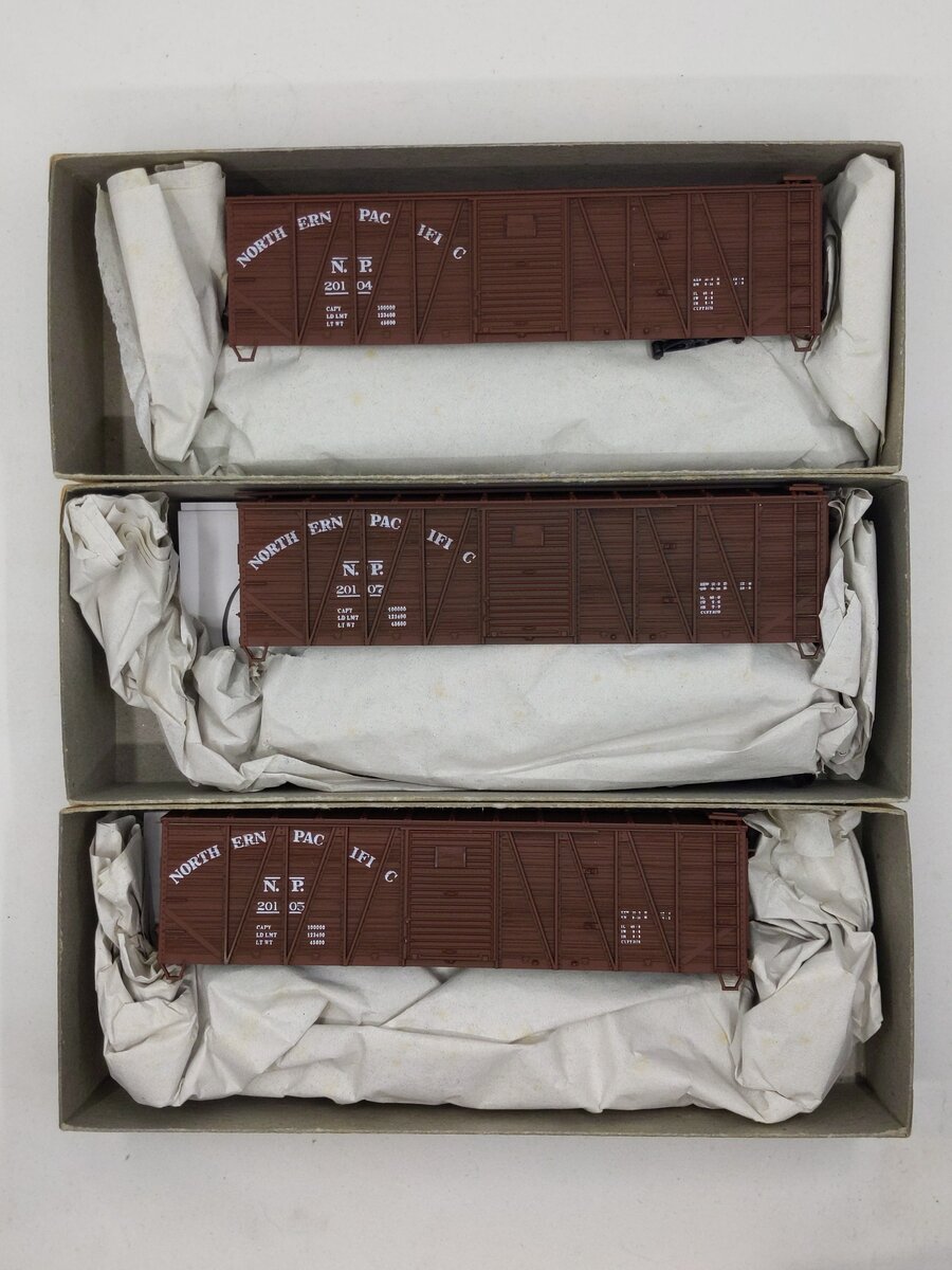 Accurail 3337 HO Scale Northern Pacific 40' O.B. Box Steel Door (Set of 3)