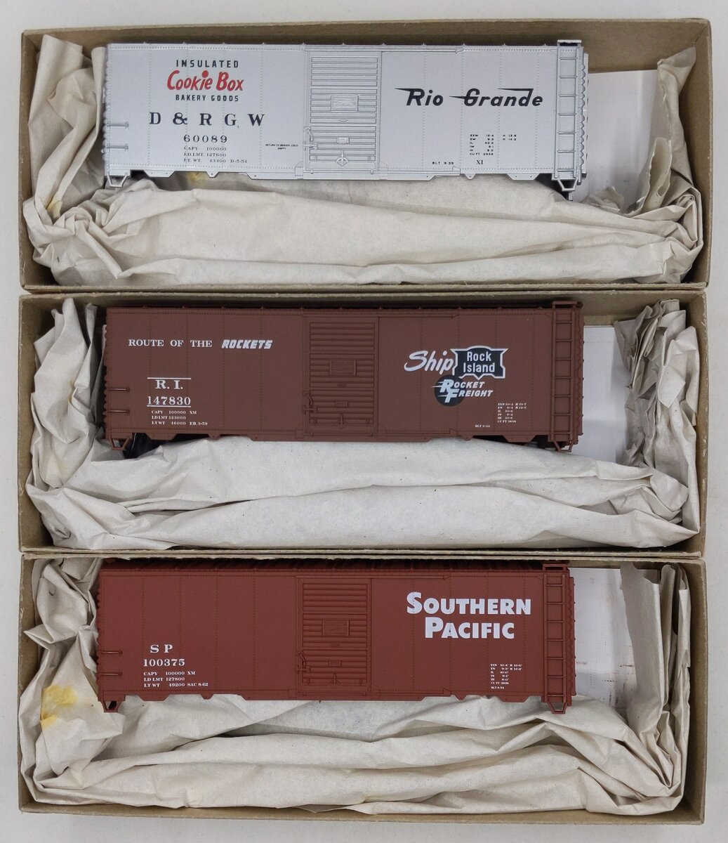 Accurail 3387 HO Scale Union Pacific Fallen Flags 40' AAR Boxcar (Set of 3)