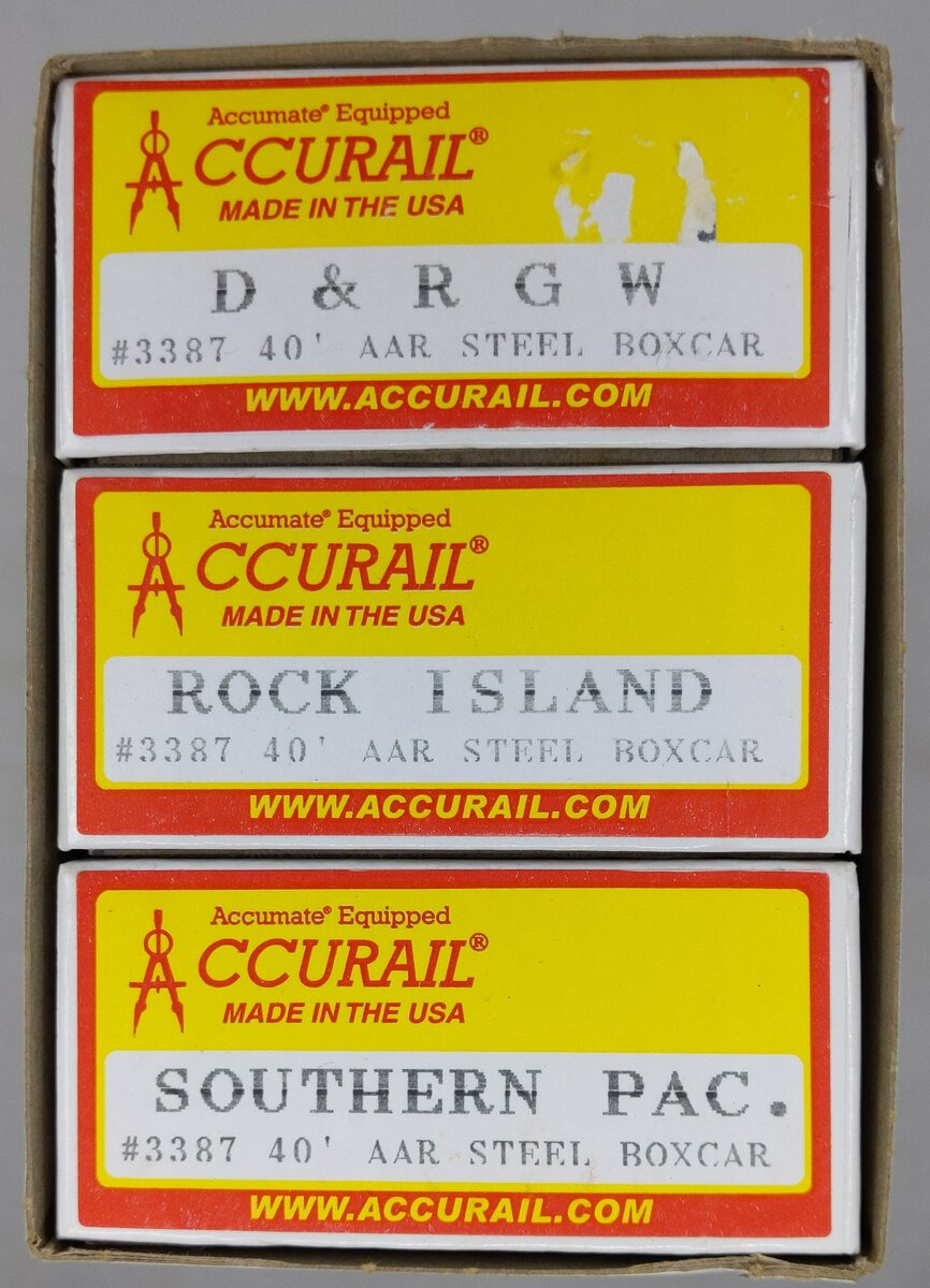 Accurail 3387 HO Scale Union Pacific Fallen Flags 40' AAR Boxcar (Set of 3)