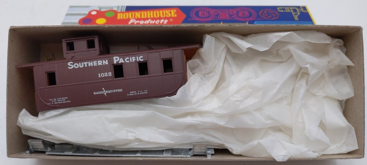 Roundhouse 3481 HO Scale Southern Pacific Caboose # 1022 Kit