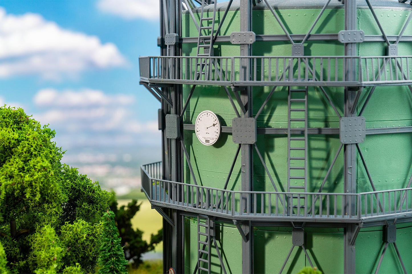 Faller 130157 HO Gasometer with Pipework Building Kit