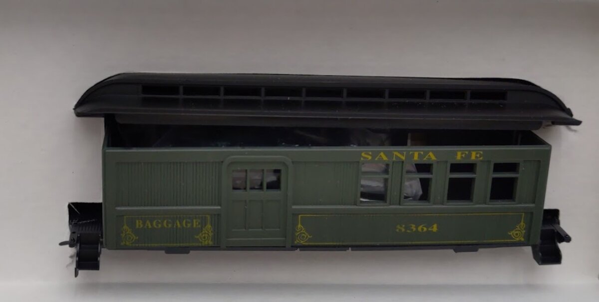 Roundhouse 3793 HO Scale Santa Fe Overton Combine Baggage Car # 8364 Kit