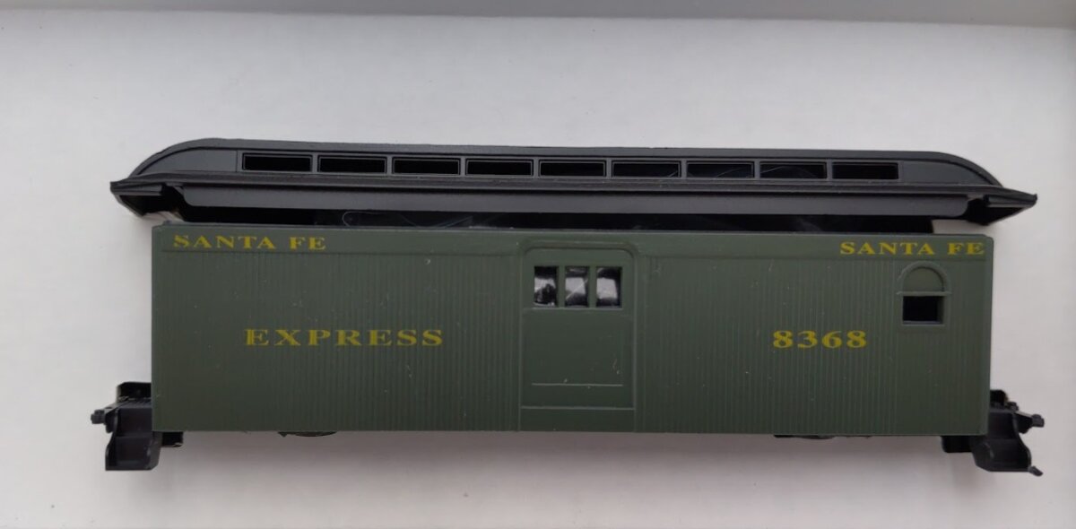 Roundhouse 3779 HO Scale Santa Fe Overton Baggage Passenger Car # 8368 Kit