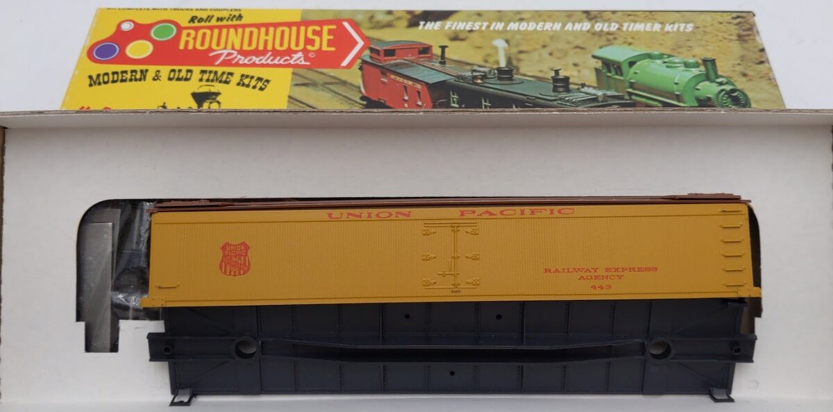 Roundhouse 6114 HO Scale Union Pacific 50' Express Reefer Car Kit