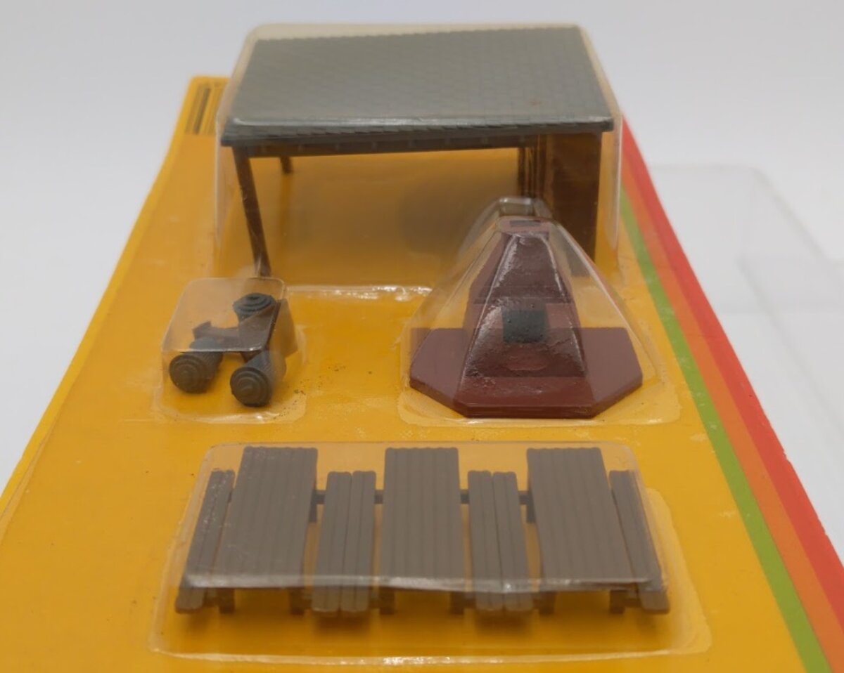 Busch 6008 HO Scale Picnic Plastic Set