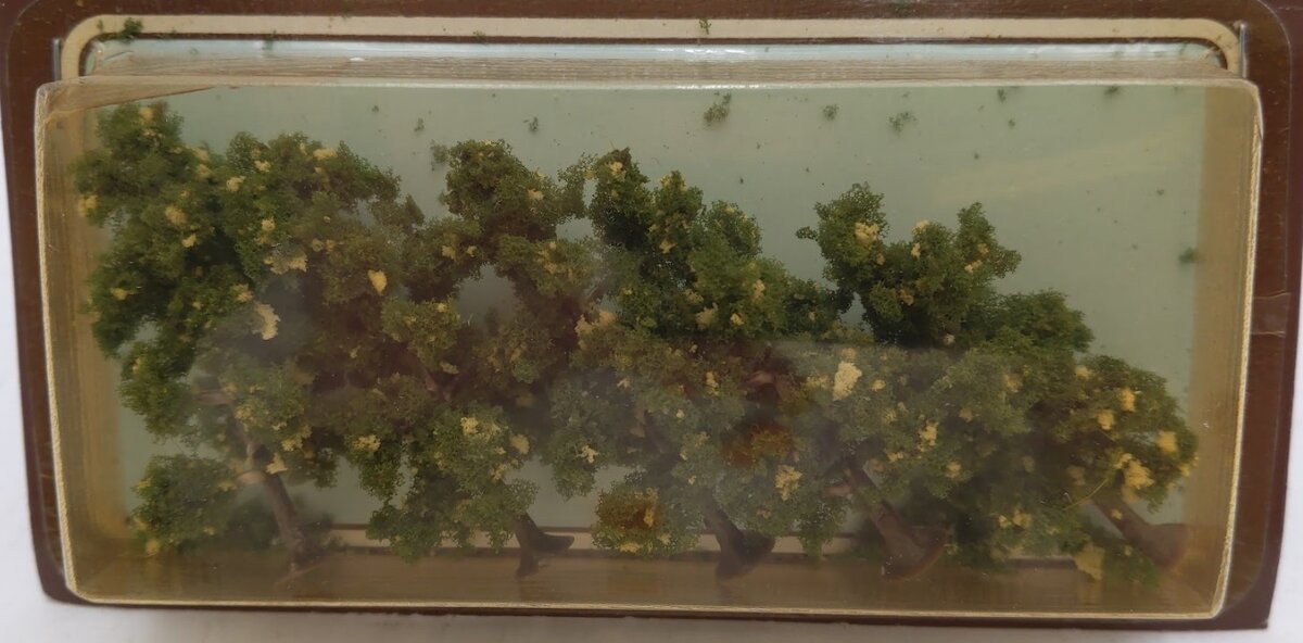 Heki 1172 HO Scale Pear Trees Blossom Approx. 6 cm 2.5" Tall (Box of 5)