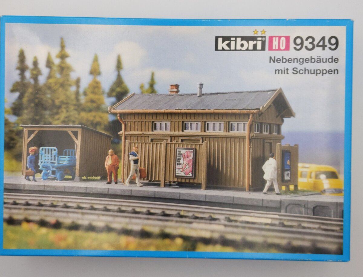 Kibri 9349 HO Station Rest Stop Restroom Station Kit