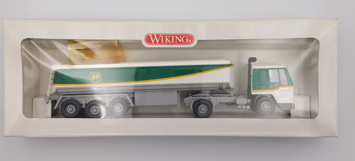 Wiking 780 HO Volvo Fl 10 Fuel Truck and Trailer "BP"