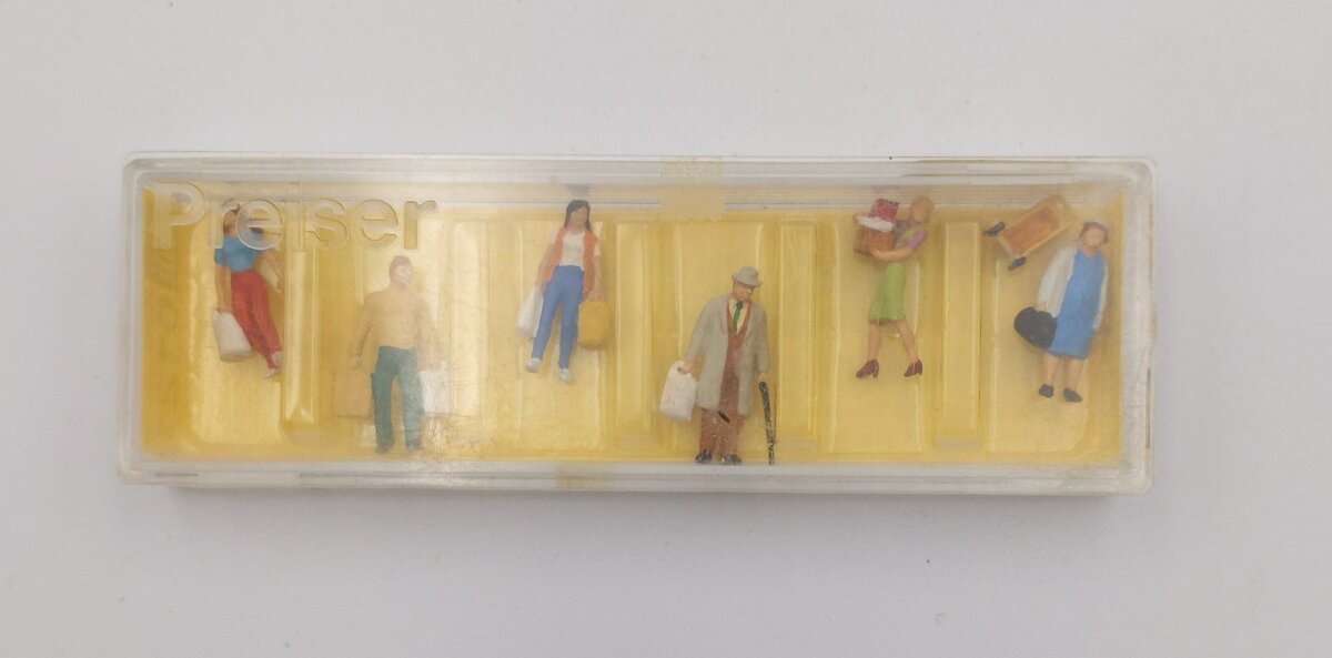 Preiser 0121 HO 1:90 Shoppers Figures Set GR 05