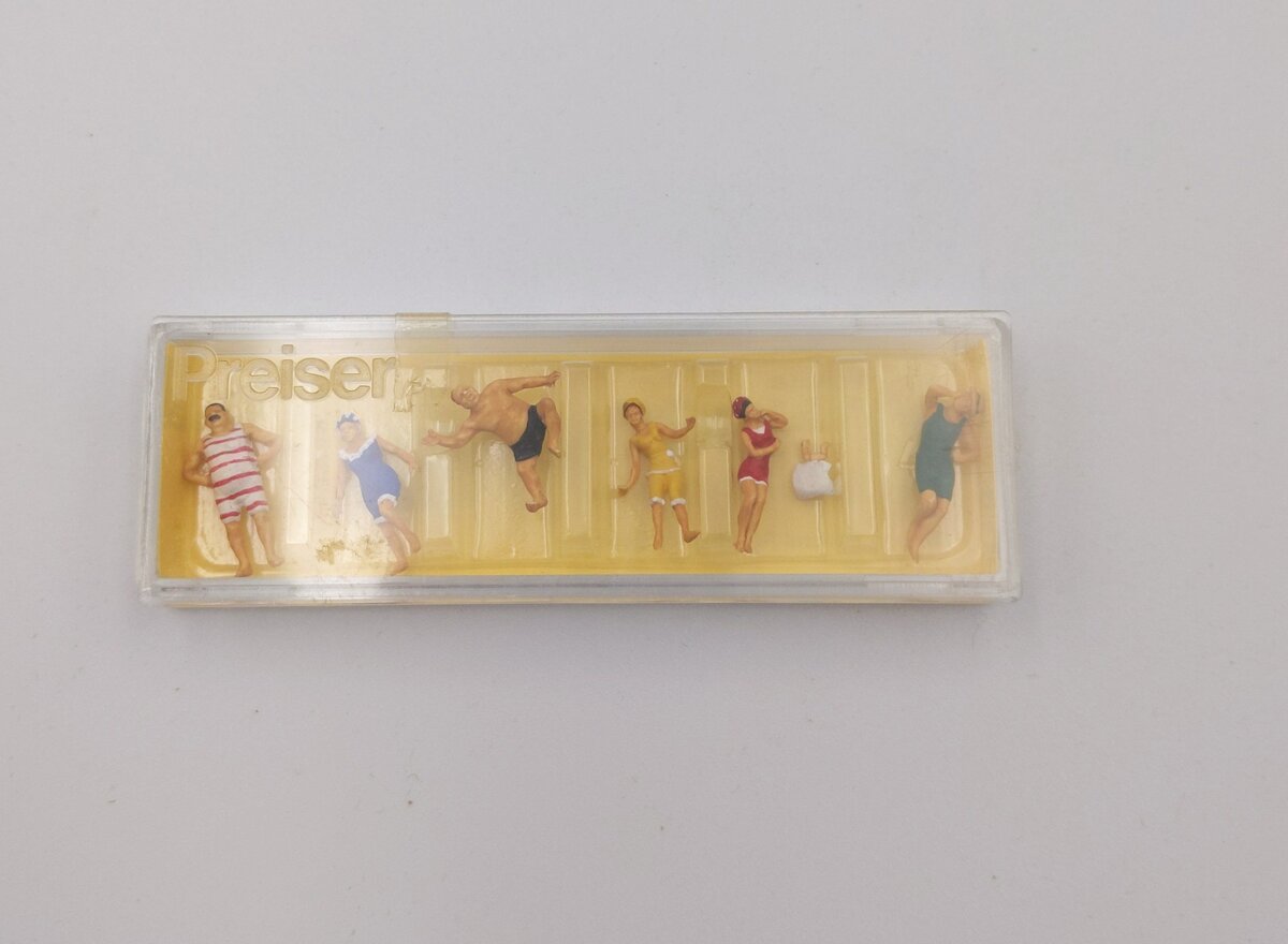 Preiser 135 HO Beach Goers Set of 6