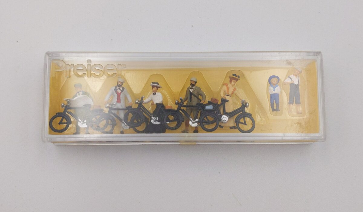 Preiser 129 HO People with Bicycles and Two Children