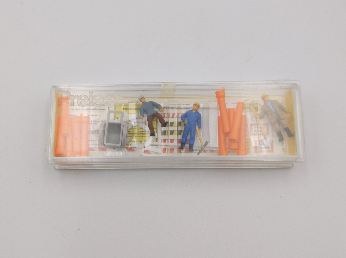 Preiser 39 HO Workers with Tools and Accessories