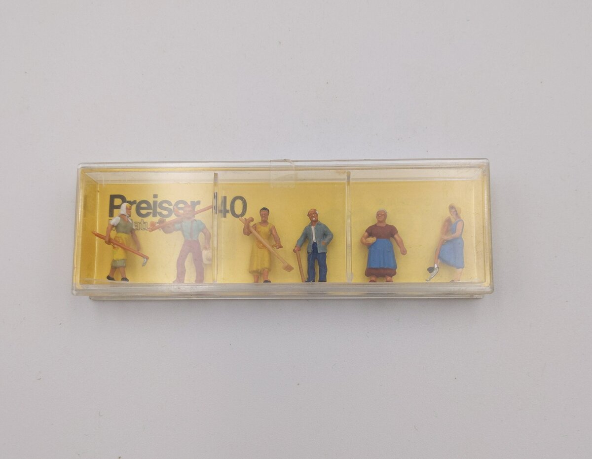 Preiser 0040 1:87 Farm Workers with Tools Set of 6