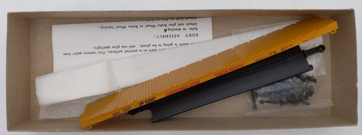 Roundhouse 01286 HO Scale  Union Pacific 60' Flat Car Modern Road # 01286 Kit