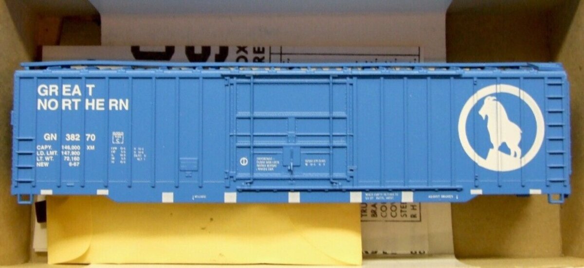 Athearn 1339 HO Scale Great Northern 50' Outside Braced Boxcar Road Kit