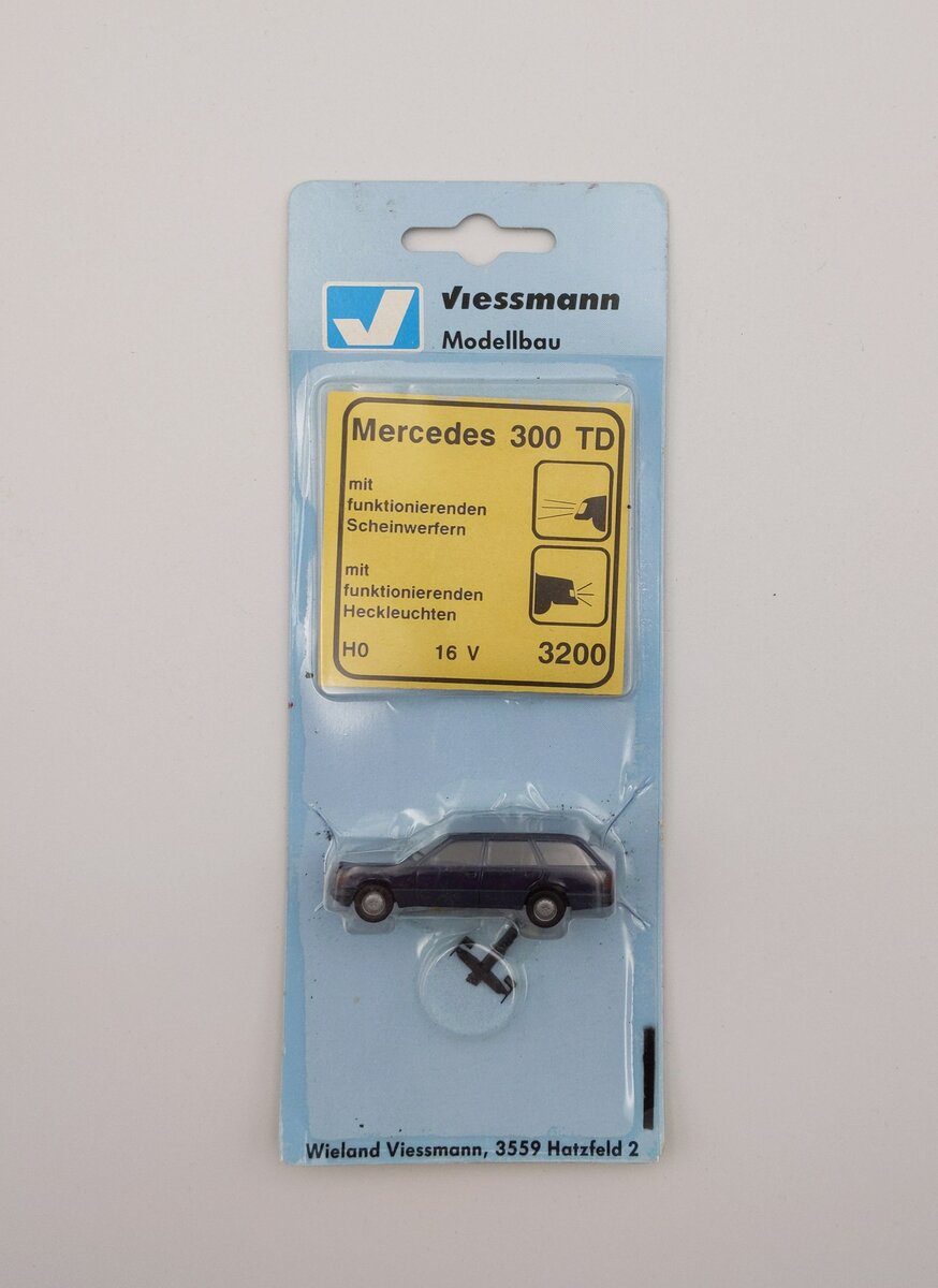 Viessmann 3200 1:87 Mercedes 300 TD w/Headlights and Taillights