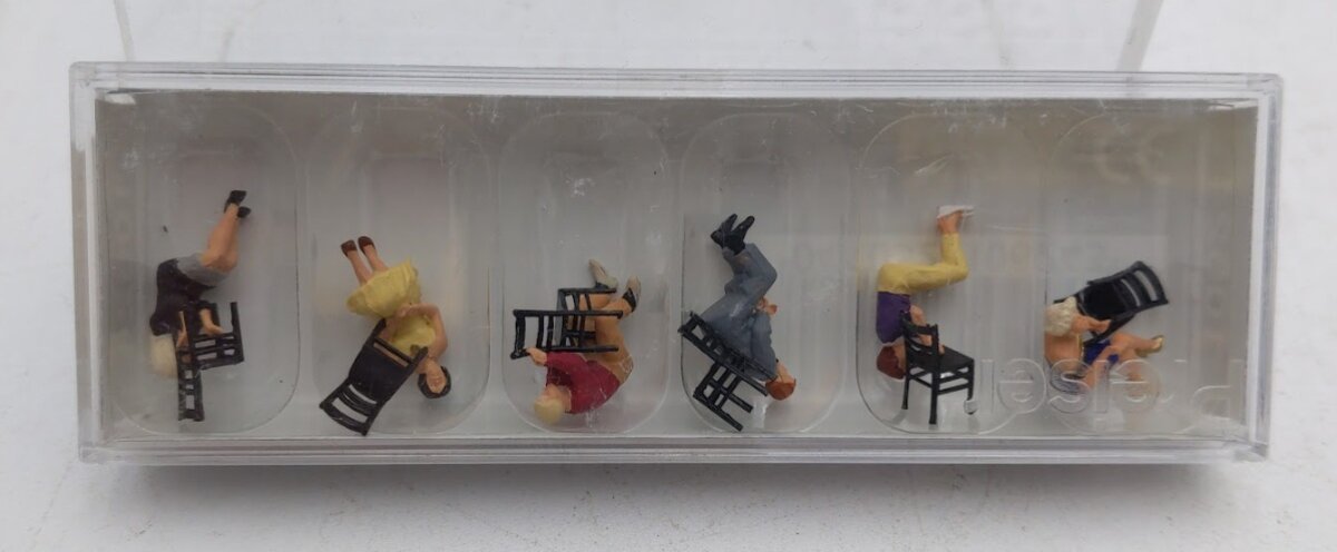 Preiser 10624 HO Scale Sports & Recreation Seated Spectators Clapping (Set of 6)