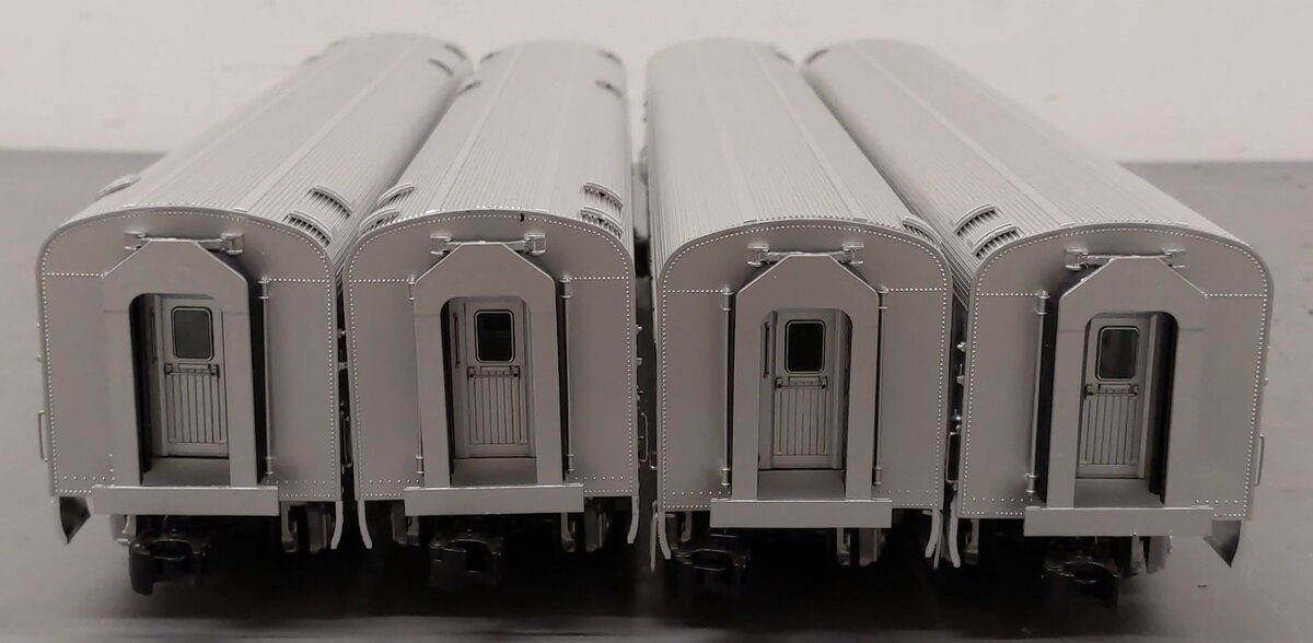 Lionel 2527190 O Lionel Lines 18'' Aluminum Passenger Car Set (Set of 4) EX/Box