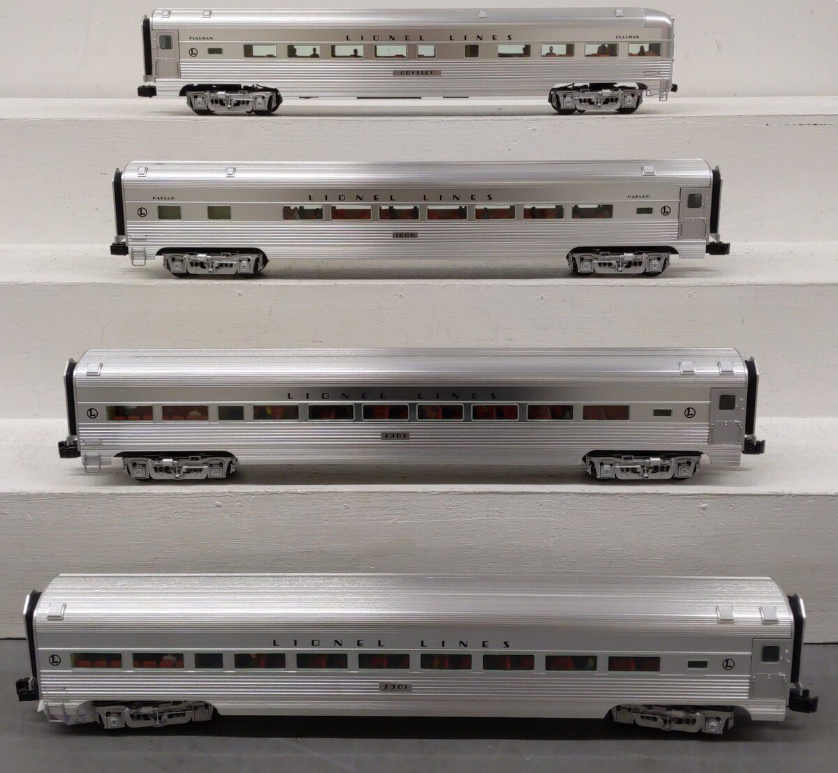 Lionel 2527190 O Lionel Lines 18'' Aluminum Passenger Car Set (Set of 4) EX/Box